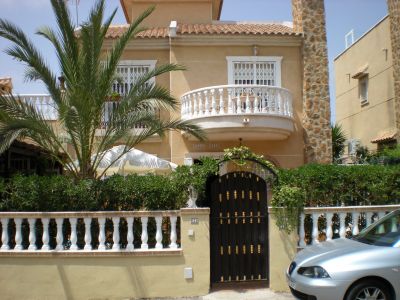 Maison à Torrevieja, Espagne, 127 m² - image 1