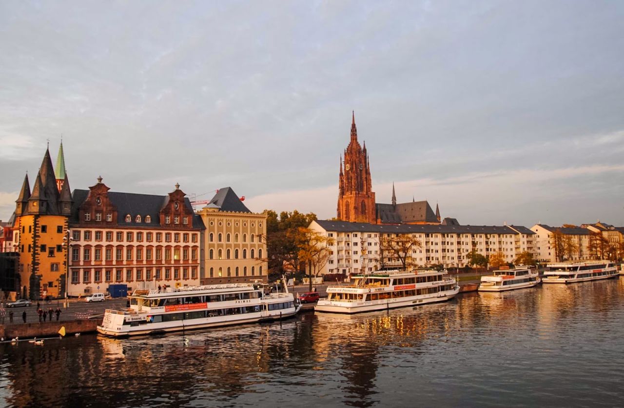 Hôtel à Dreieich, Allemagne, 2 100 m² - image 1