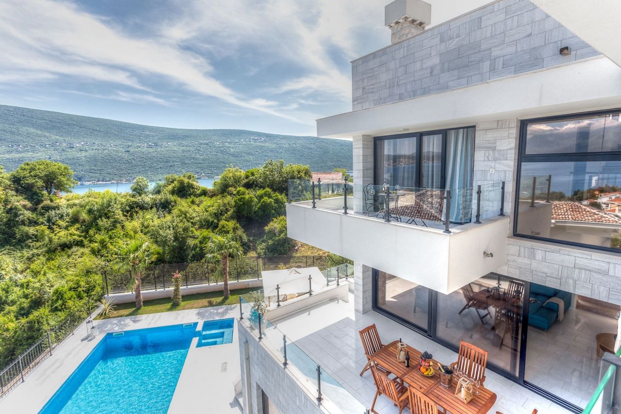 Villa en Denovici, Montenegro, 360 m² - imagen 1