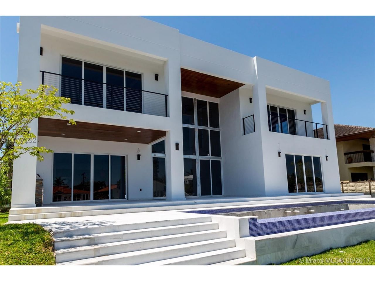 Maison à Miami, États-Unis, 450 m² - image 2