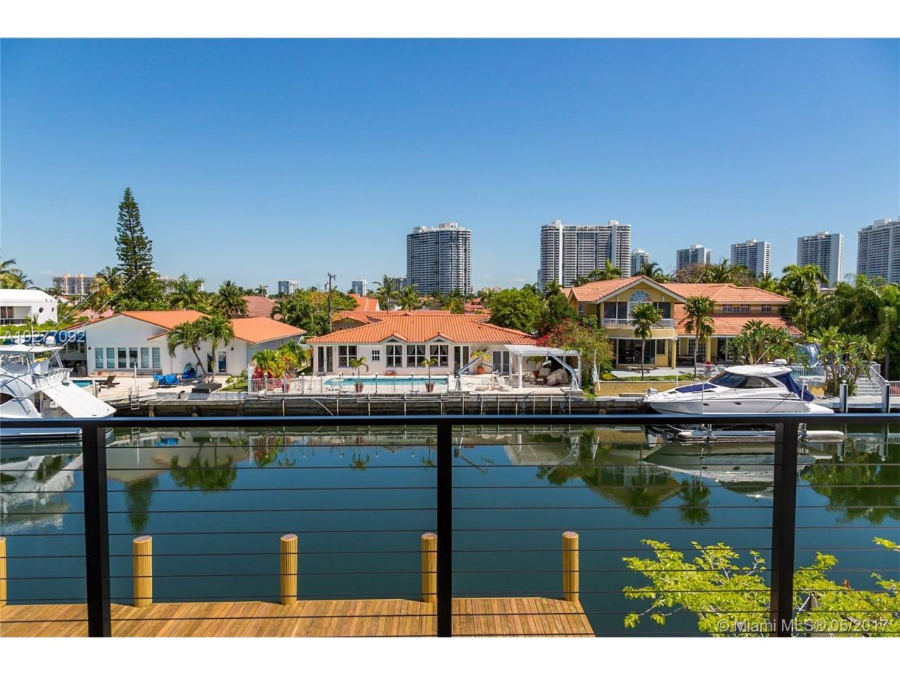 Maison à Miami, États-Unis, 450 m² - image 3