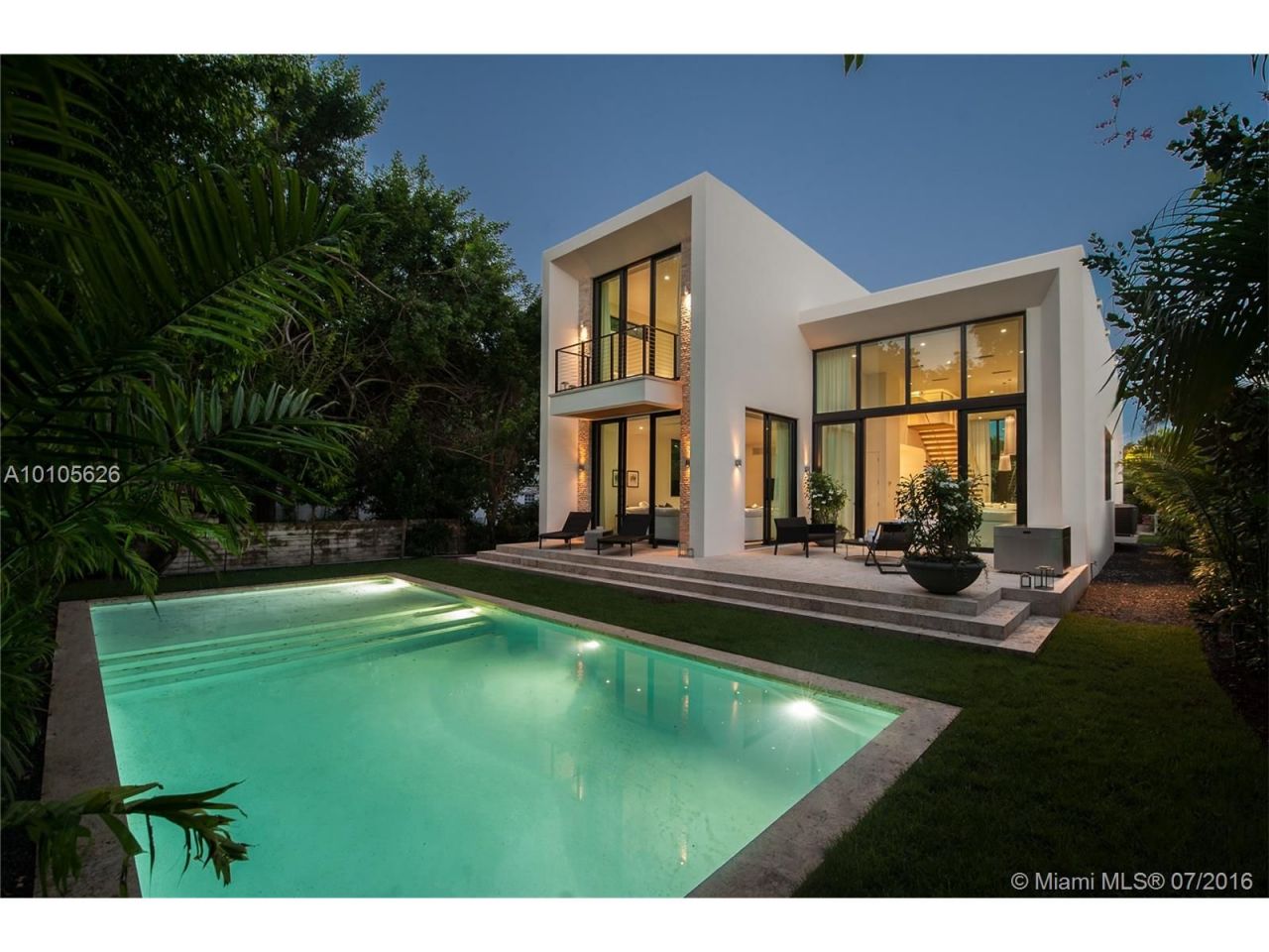 Villa à Miami, États-Unis, 350 m² - image 1