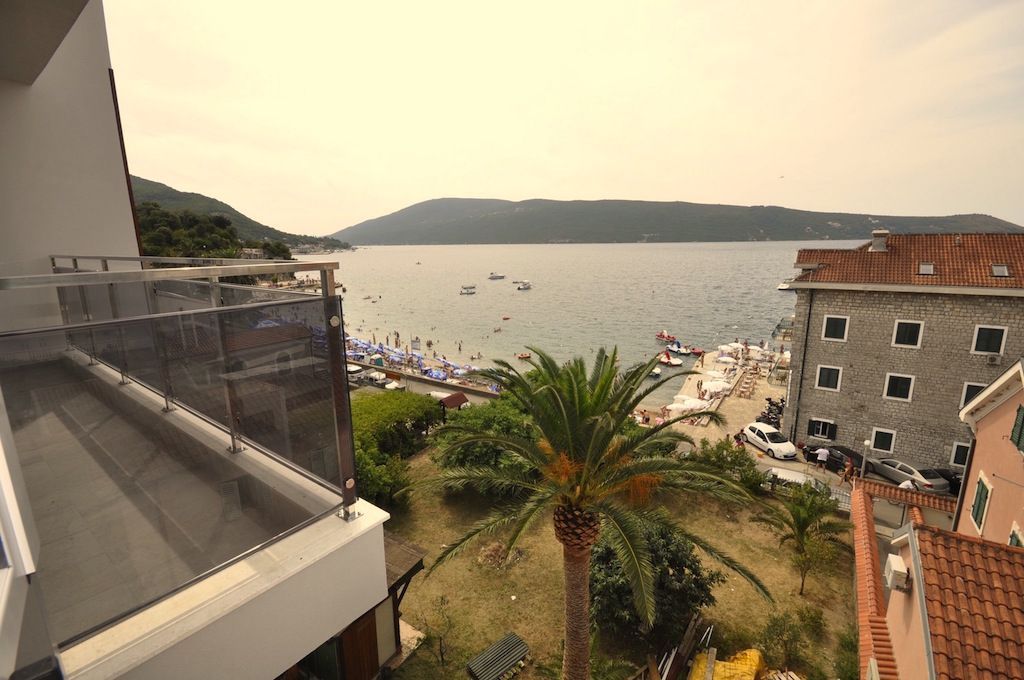 Apartment in Herceg-Novi, Montenegro, 71 m² - picture 1