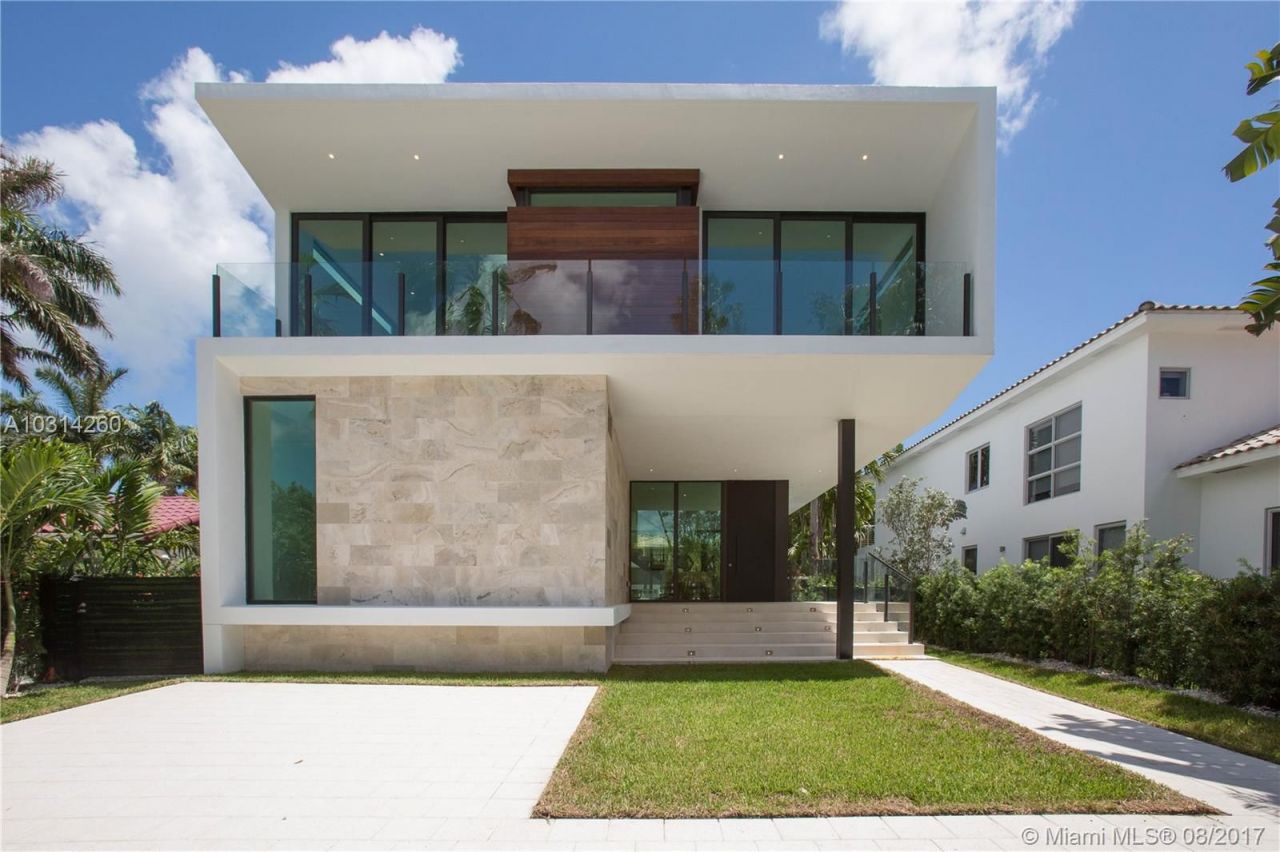 Maison à Miami, États-Unis, 330 m² - image 1