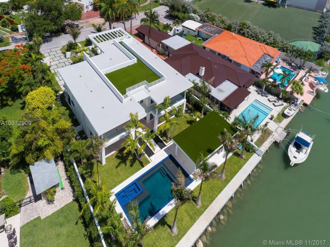 House in Miami, USA, 600 m² - picture 2