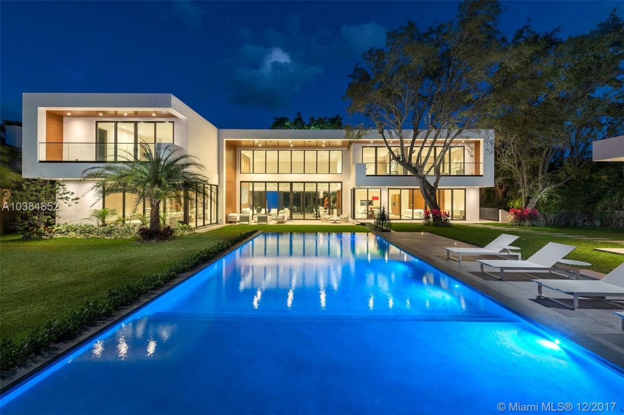 Casa en Miami, Estados Unidos, 1 000 m² - imagen 1