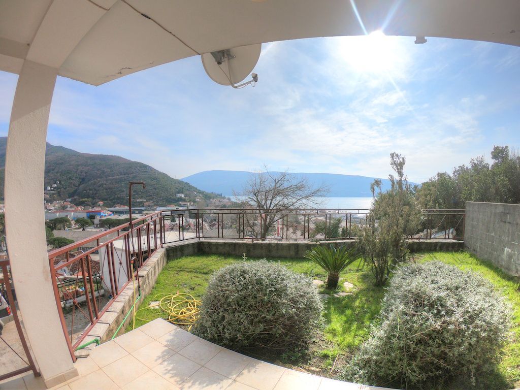 Cottage in Zelenika, Montenegro, 108 m² - Foto 1