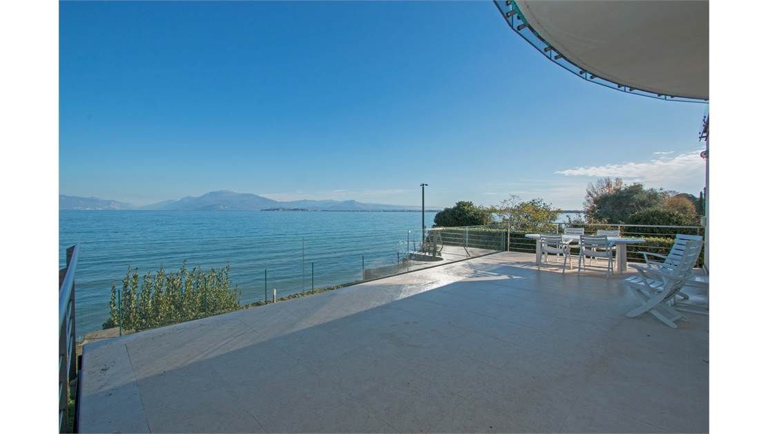 Villa por Lago de Garda, Italia, 500 m² - imagen 1