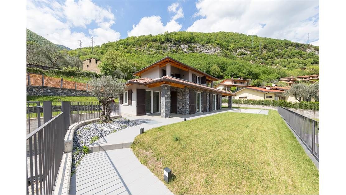 Villa par le Lac de Côme, Italie, 320 m² - image 1