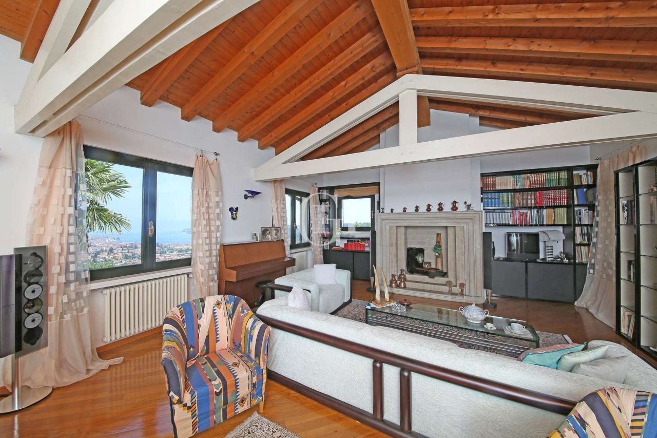 Villa por Lago de Garda, Italia, 480 m² - imagen 3