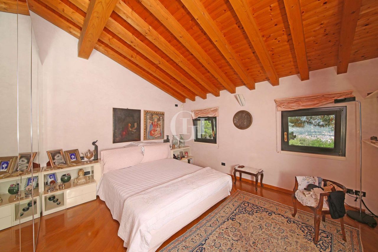 Villa por Lago de Garda, Italia, 480 m² - imagen 6