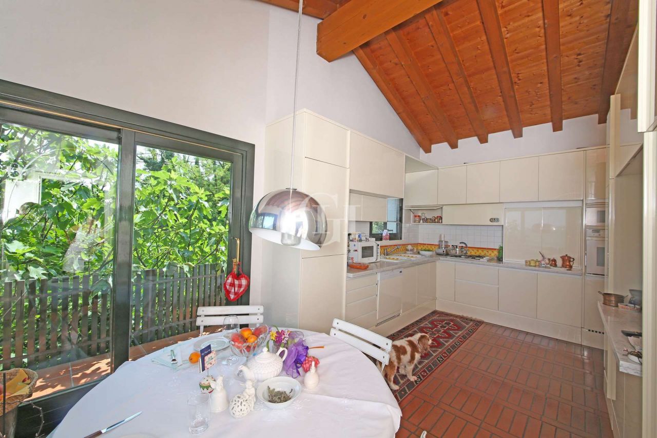 Villa por Lago de Garda, Italia, 480 m² - imagen 5
