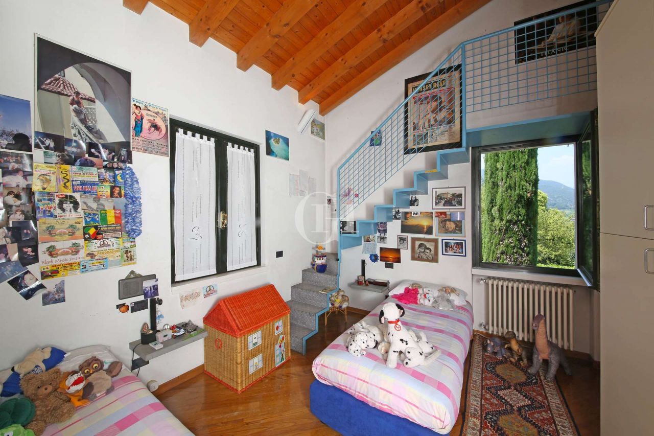 Villa por Lago de Garda, Italia, 480 m² - imagen 7