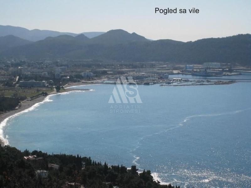 Villa in Bar, Montenegro, 303 m² - picture 1