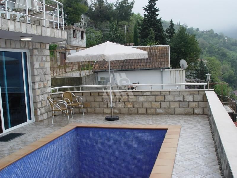 Maison à Kruče, Monténégro, 200 m² - image 1