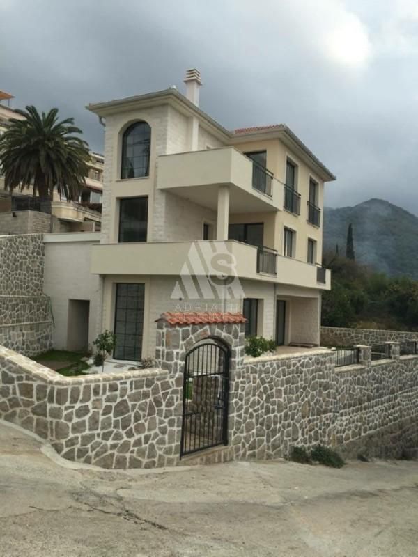 Villa in Tivat, Montenegro, 240 m² - Foto 1