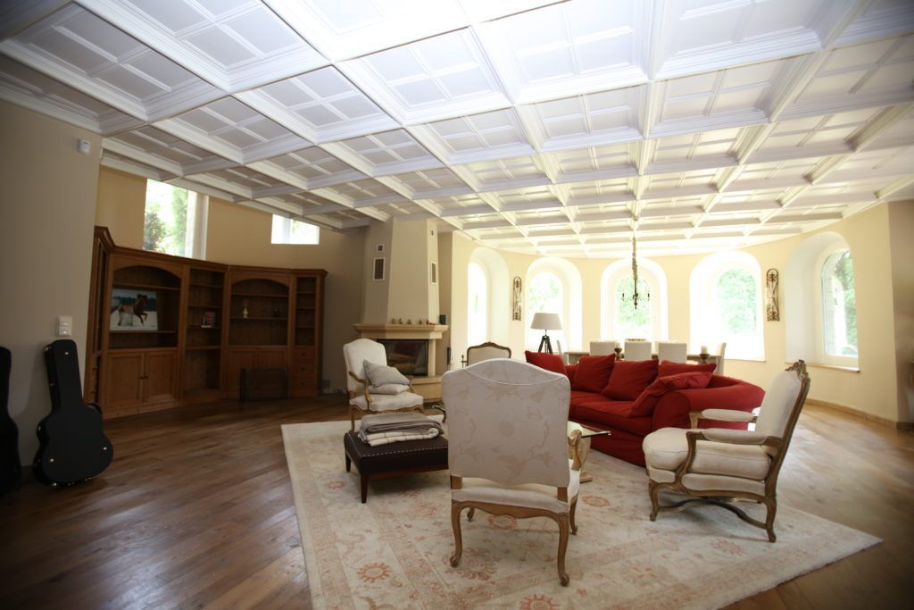 Villa in Divonne-les-Bains, France, 1 100 m² - picture 2