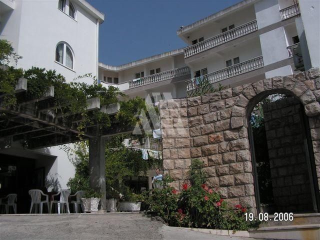 Hotel in Sutomore, Montenegro, 2 000 m² - picture 1