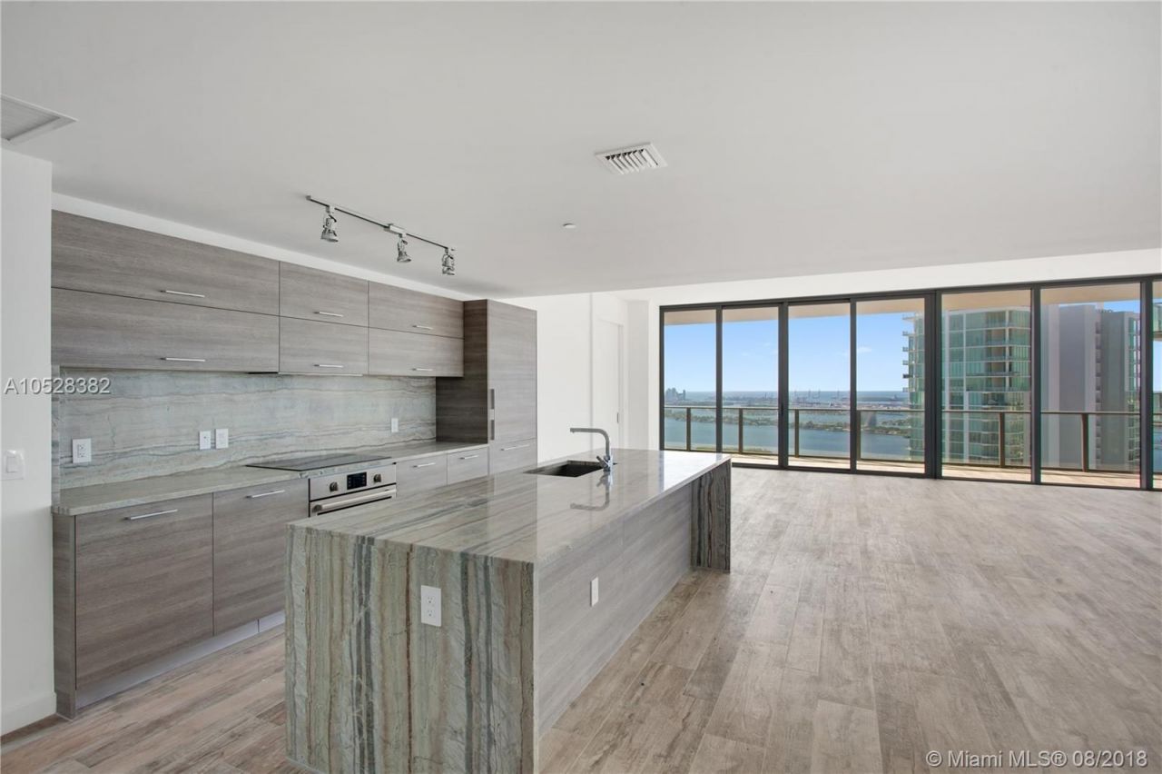 Penthouse in Miami, USA, 250 m² - picture 1