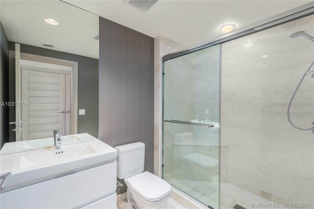 Apartamento en Miami, Estados Unidos, 240 m² - imagen 7