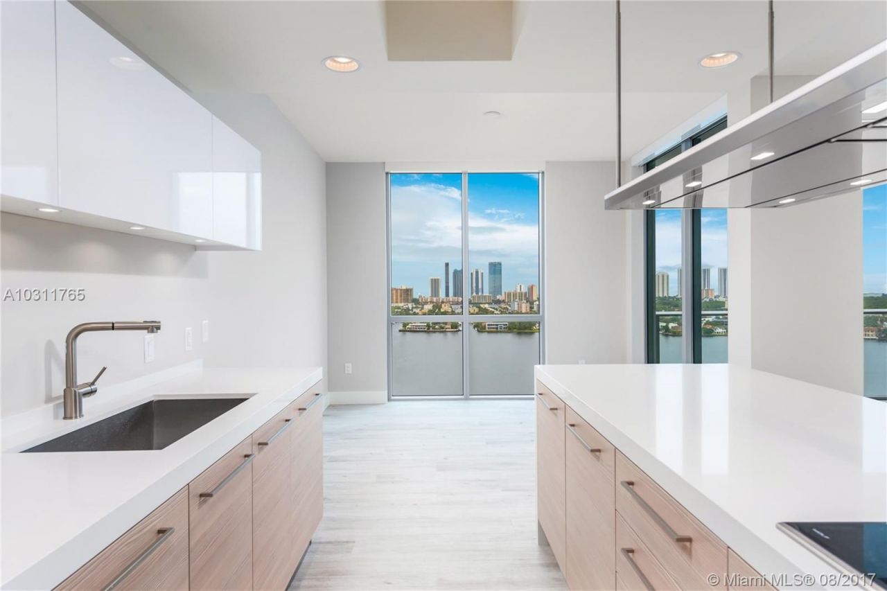 Apartamento en Miami, Estados Unidos, 240 m² - imagen 11