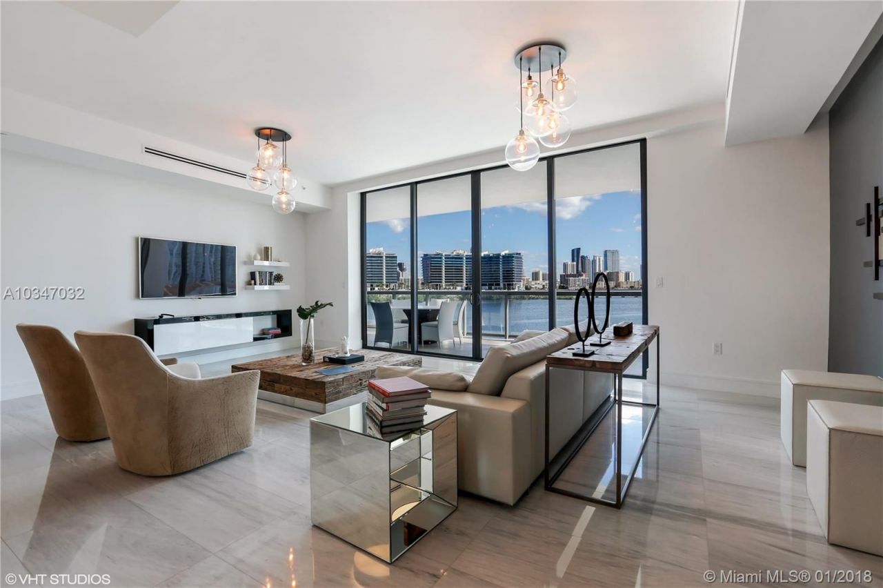 Appartement à Miami, États-Unis, 270 m² - image 1