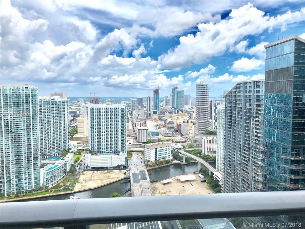 Apartamento en Miami, Estados Unidos, 170 m² - imagen 1