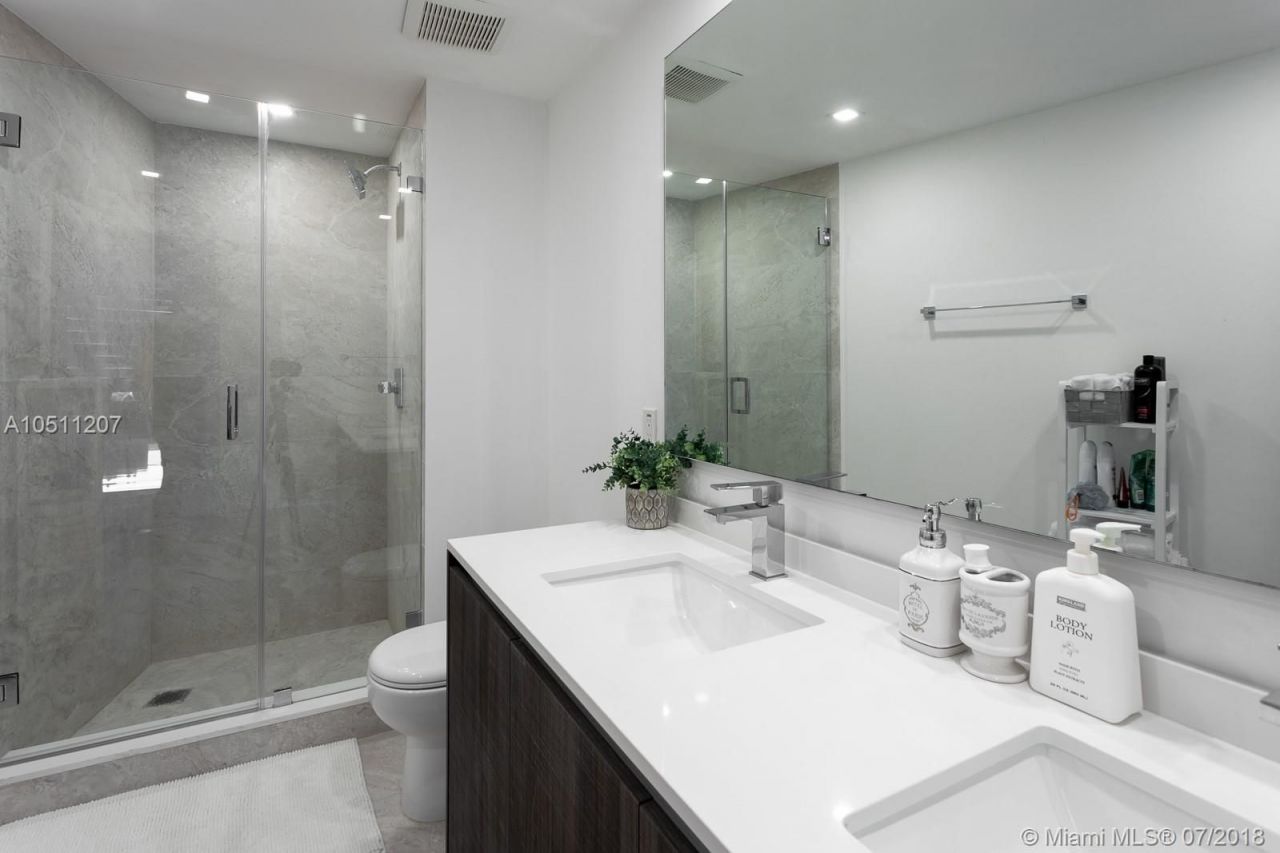 Apartamento en Miami, Estados Unidos, 200 m² - imagen 5