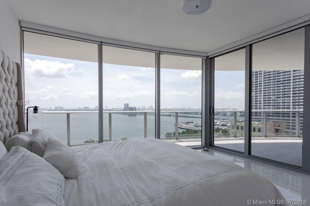 Apartamento en Miami, Estados Unidos, 200 m² - imagen 3