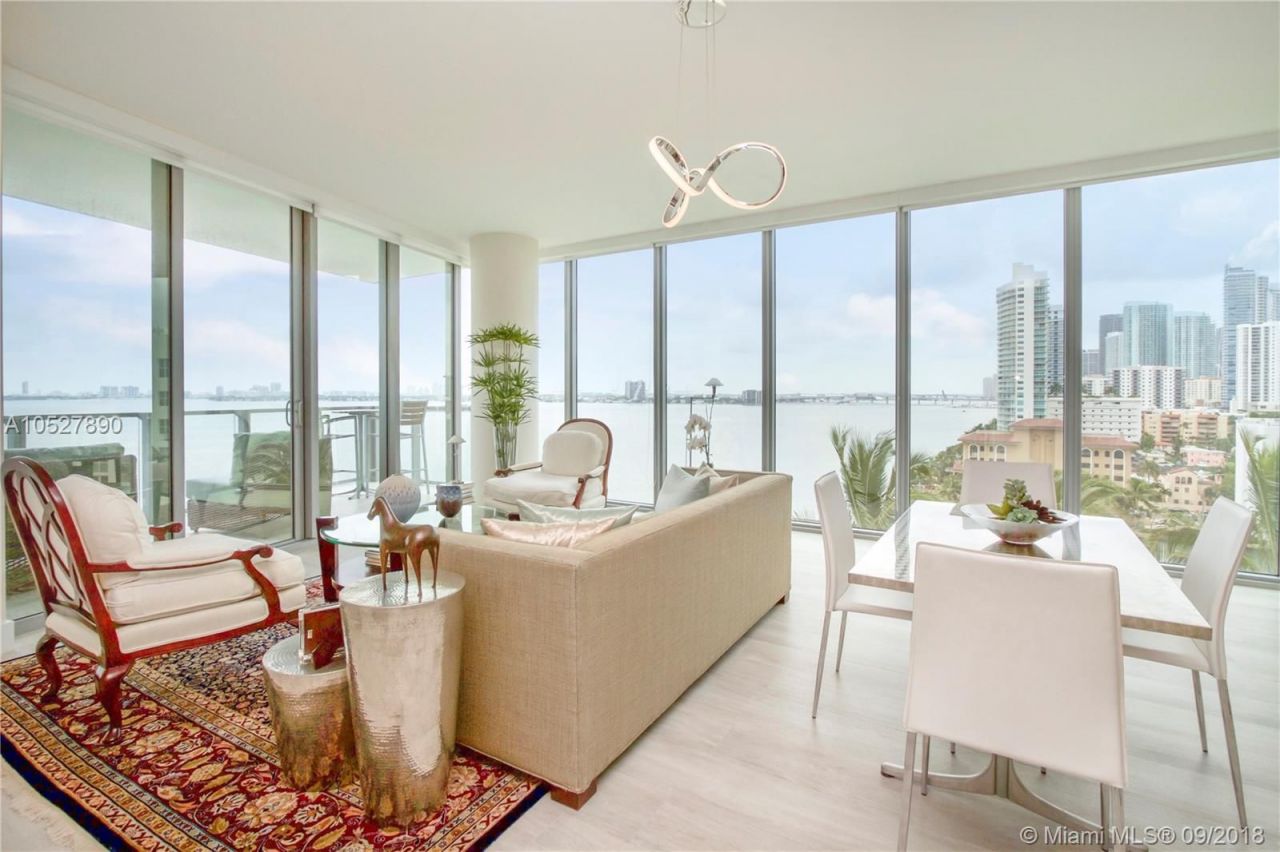 Apartamento en Miami, Estados Unidos, 200 m² - imagen 1