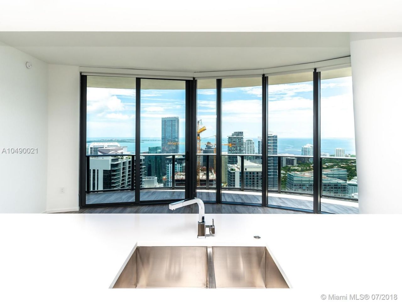 Penthouse à Miami, États-Unis, 145 m² - image 1