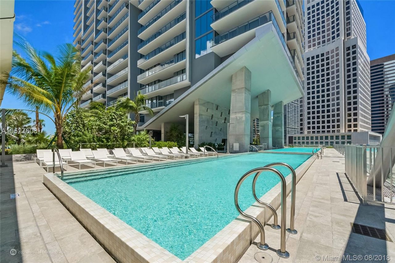 Apartamento en Miami, Estados Unidos, 170 m² - imagen 1