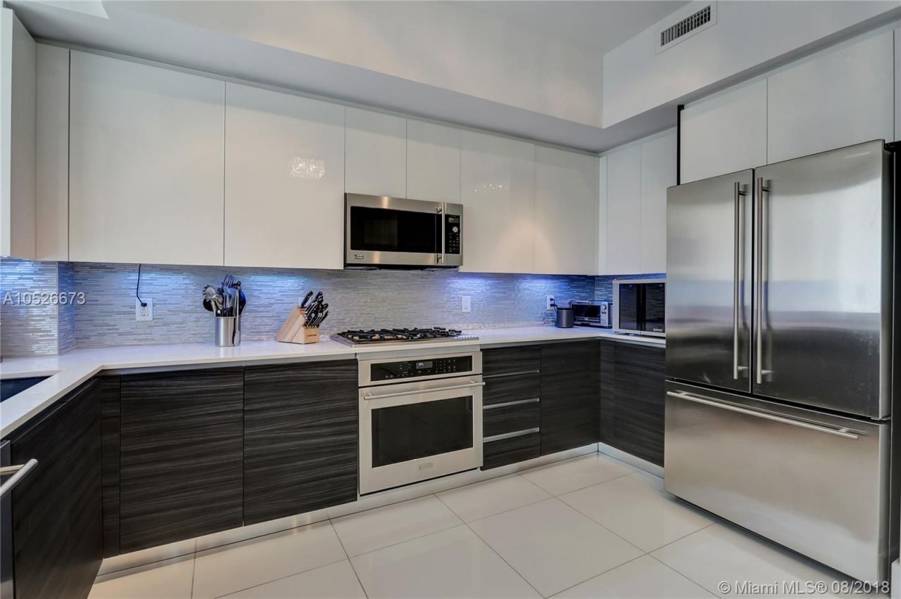 Casa adosada en Miami, Estados Unidos, 240 m² - imagen 8