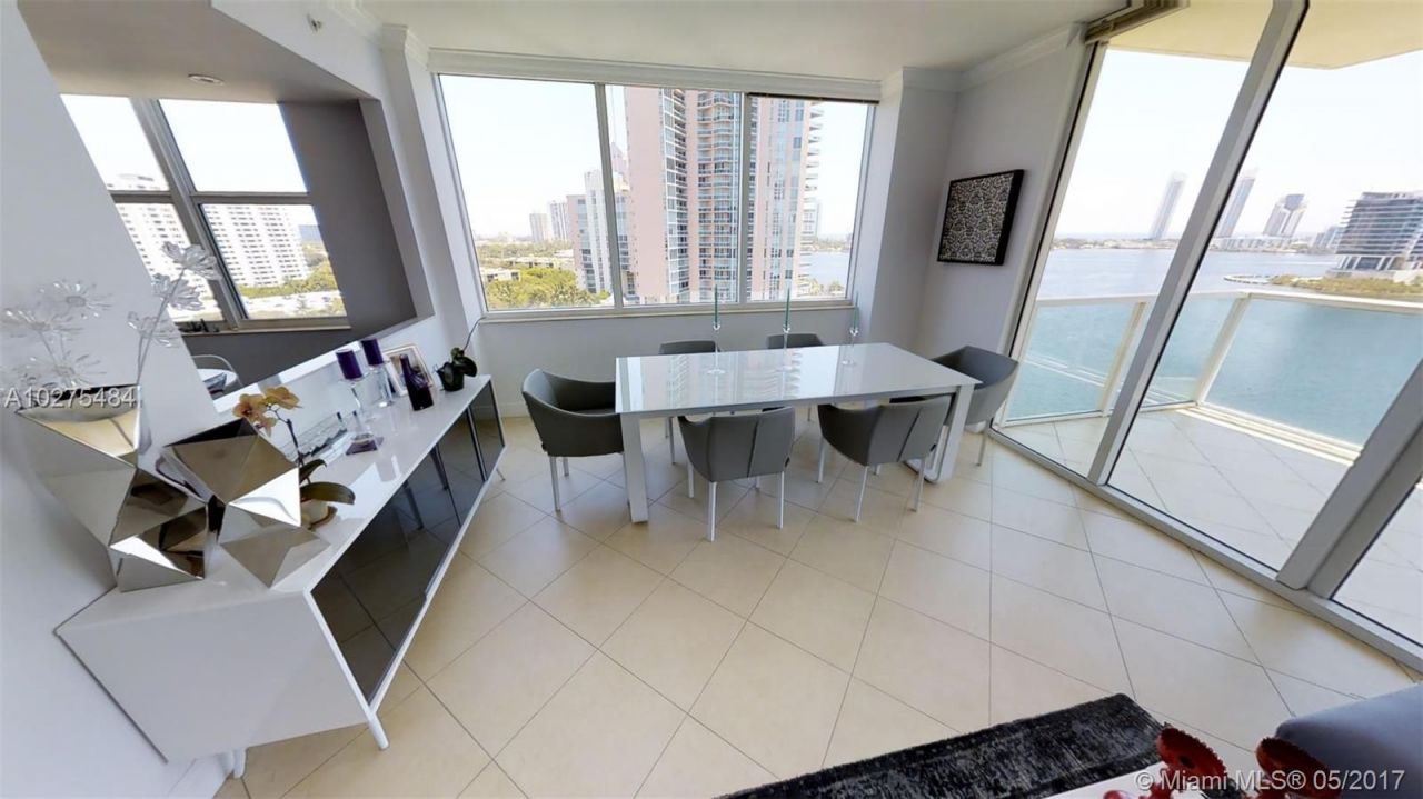 Appartement à Miami, États-Unis, 210 m² - image 1