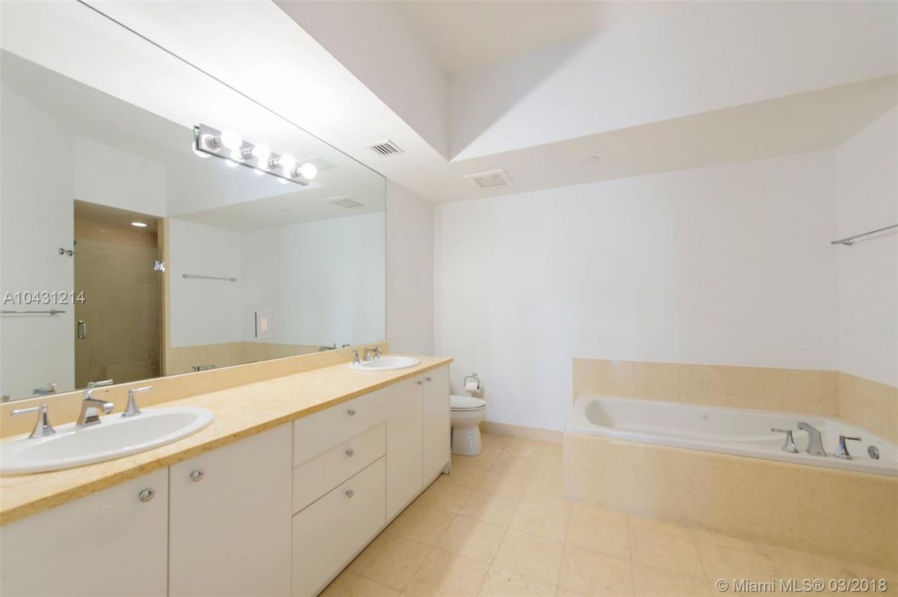 Flat in Miami, USA, 160 m² - picture 9