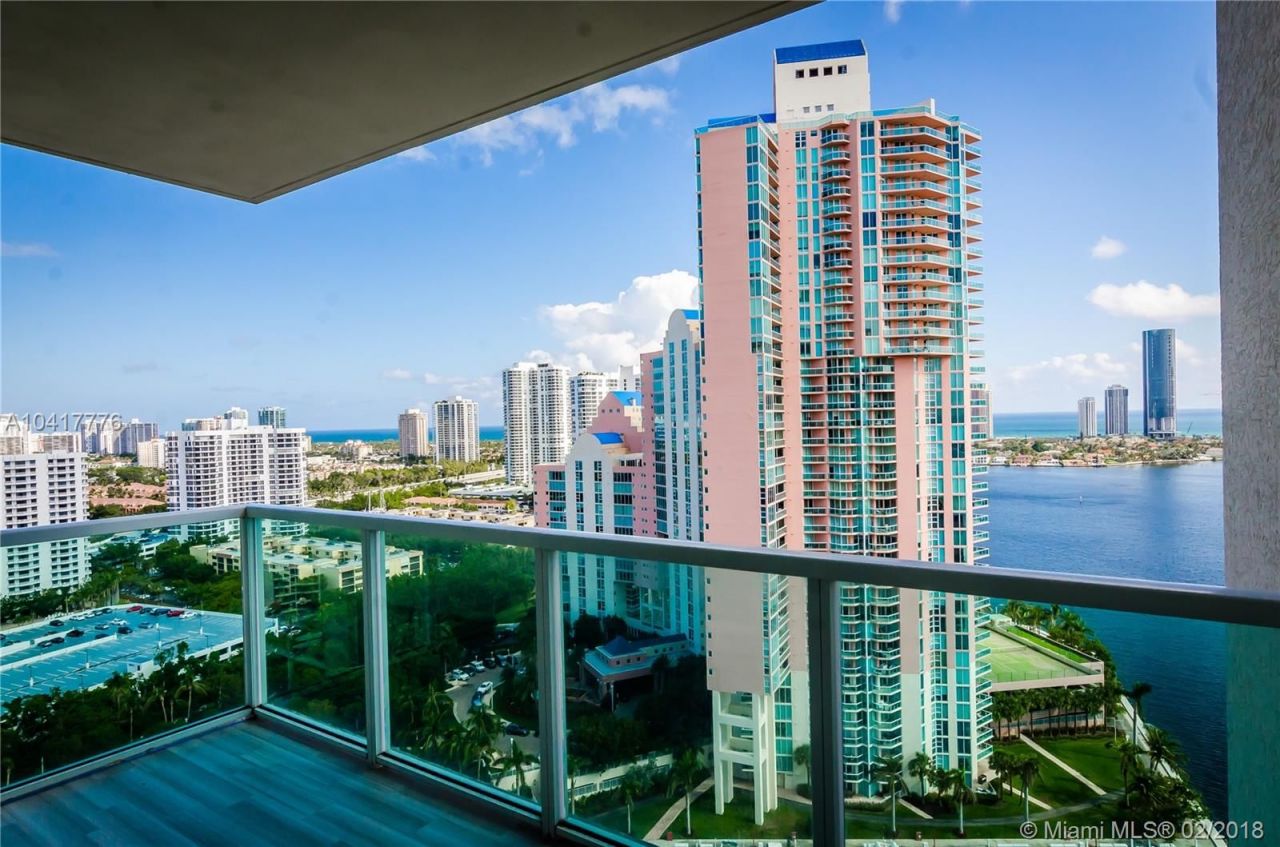 Appartement à Miami, États-Unis, 160 m² - image 1