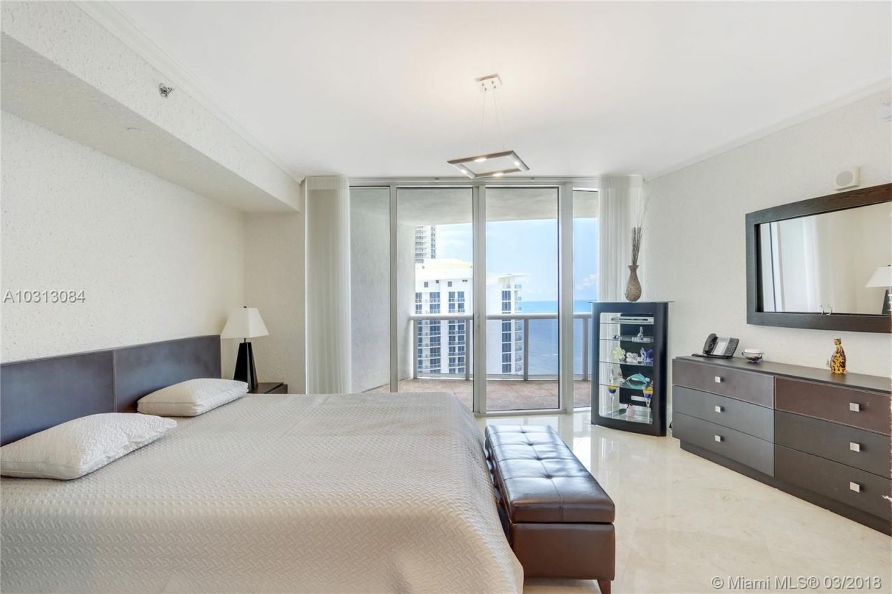 Flat in Miami, USA, 130 m² - picture 5