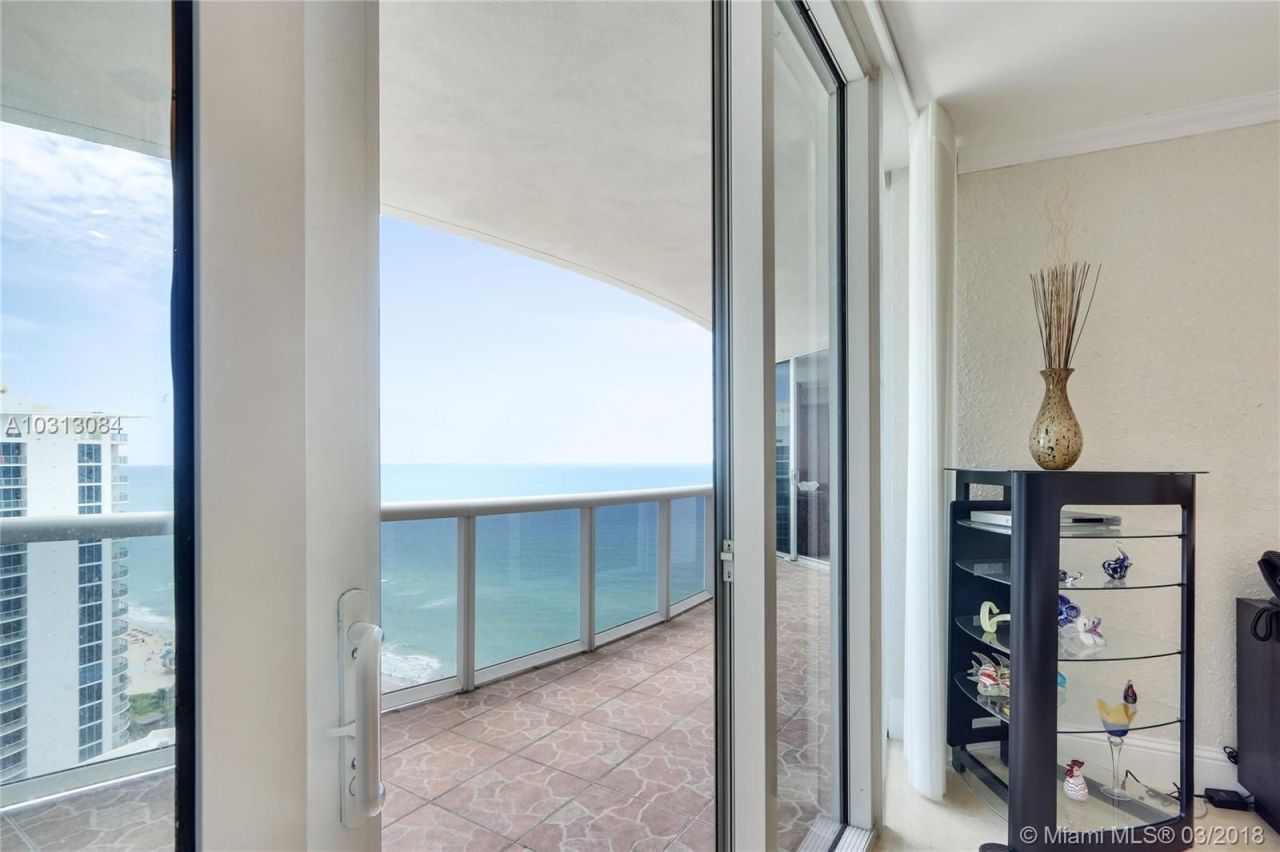 Flat in Miami, USA, 130 m² - picture 7