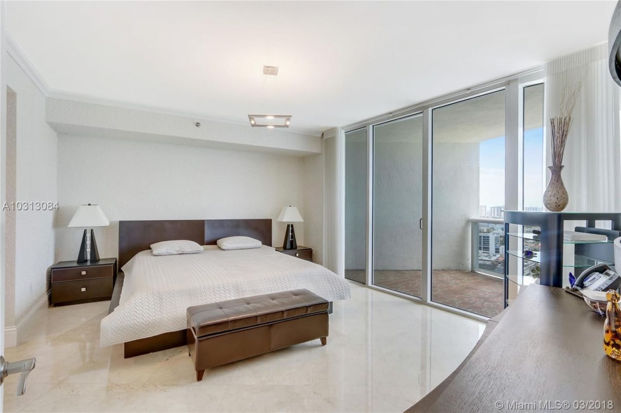 Flat in Miami, USA, 130 m² - picture 8