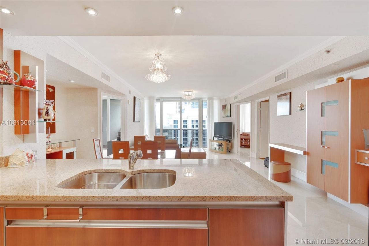 Flat in Miami, USA, 130 m² - picture 10