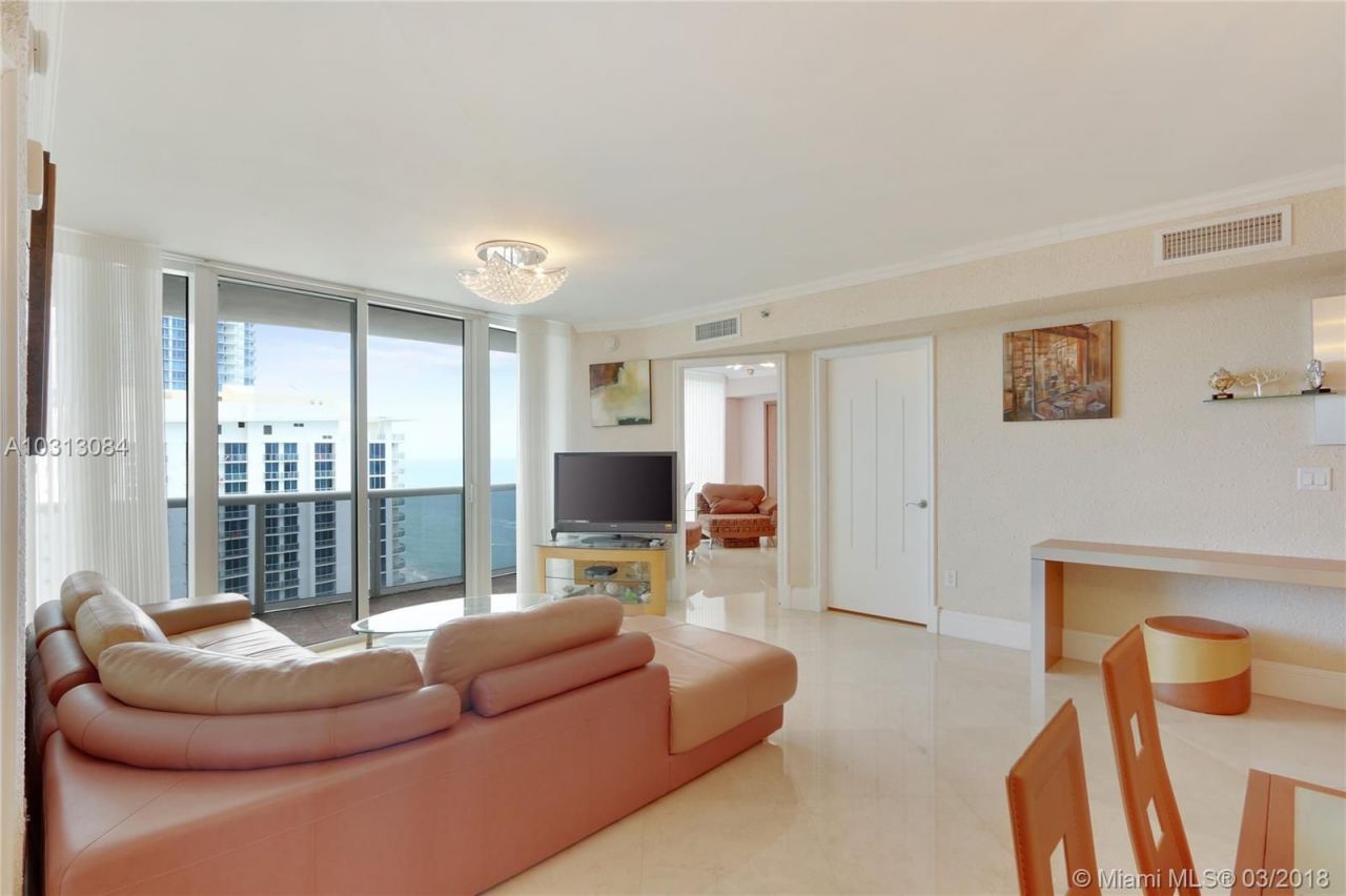 Flat in Miami, USA, 130 m² - picture 12