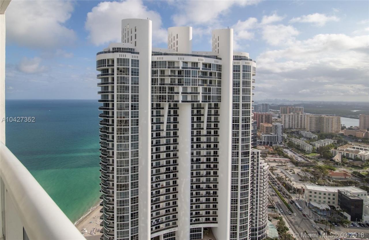 Penthouse in Miami, USA, 110 m² - picture 1