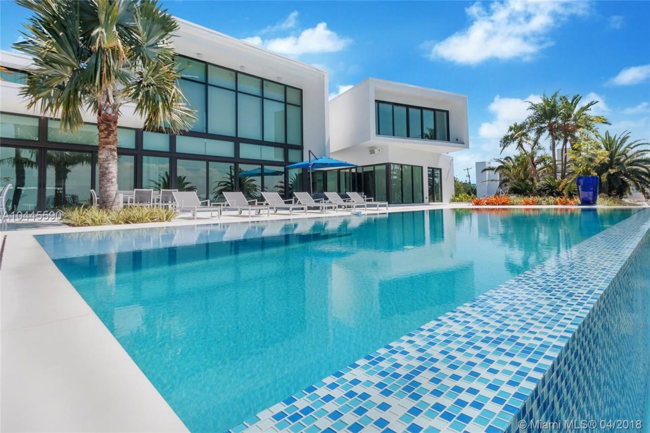 Villa in Miami, USA, 800 m² - Foto 1