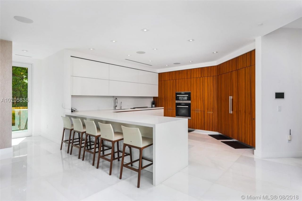 Villa in Miami, USA, 640 m² - picture 8