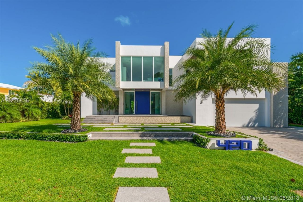 Villa en Miami, Estados Unidos, 640 m² - imagen 1