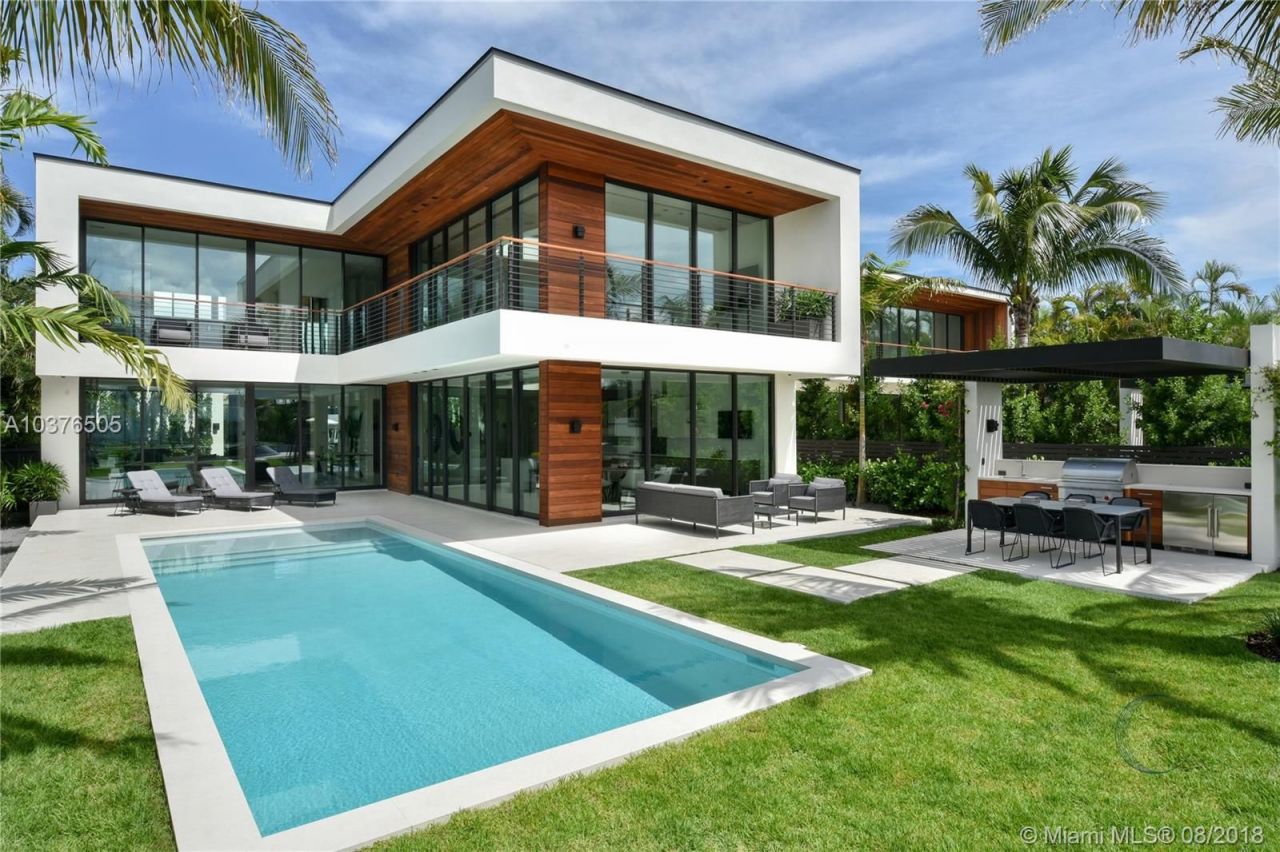 Villa en Miami, Estados Unidos, 600 m² - imagen 1