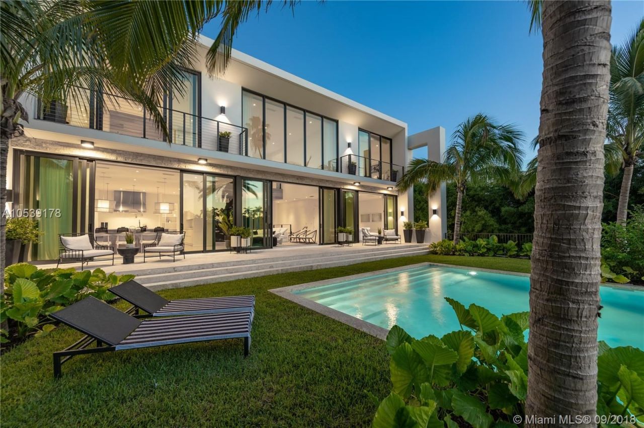 Villa en Miami, Estados Unidos, 400 m² - imagen 1