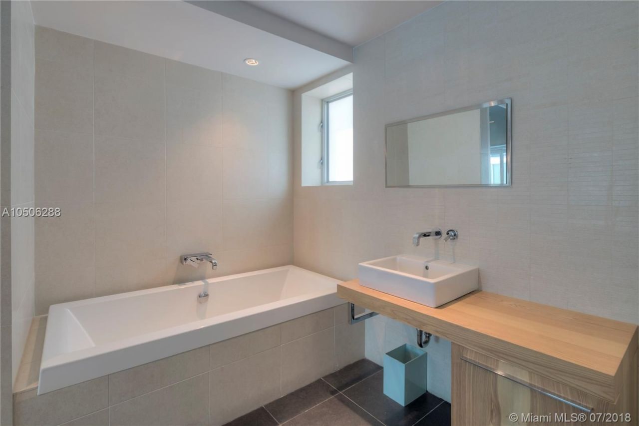 Flat in Miami, USA, 80 m² - picture 9