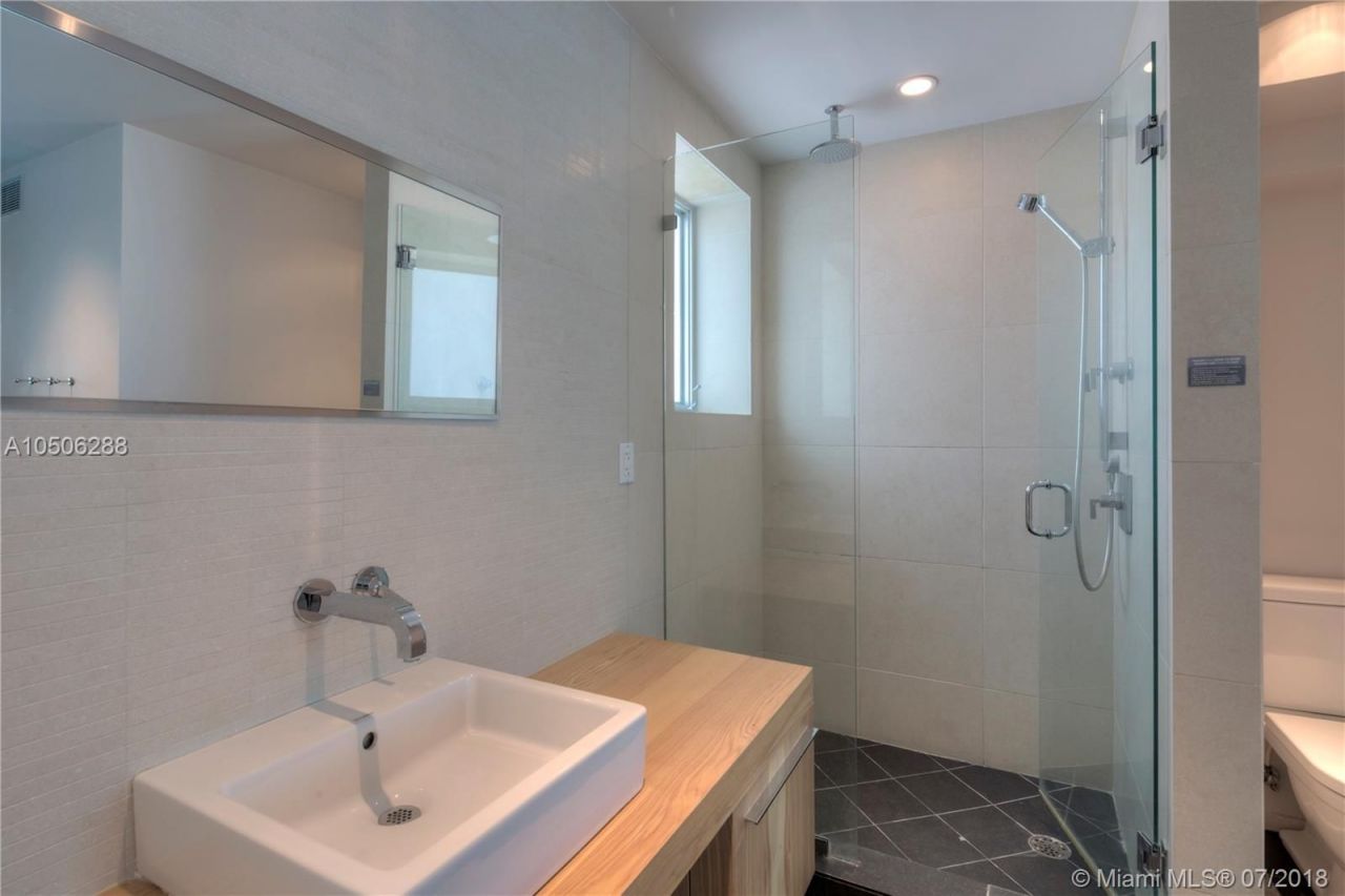 Flat in Miami, USA, 80 m² - picture 11