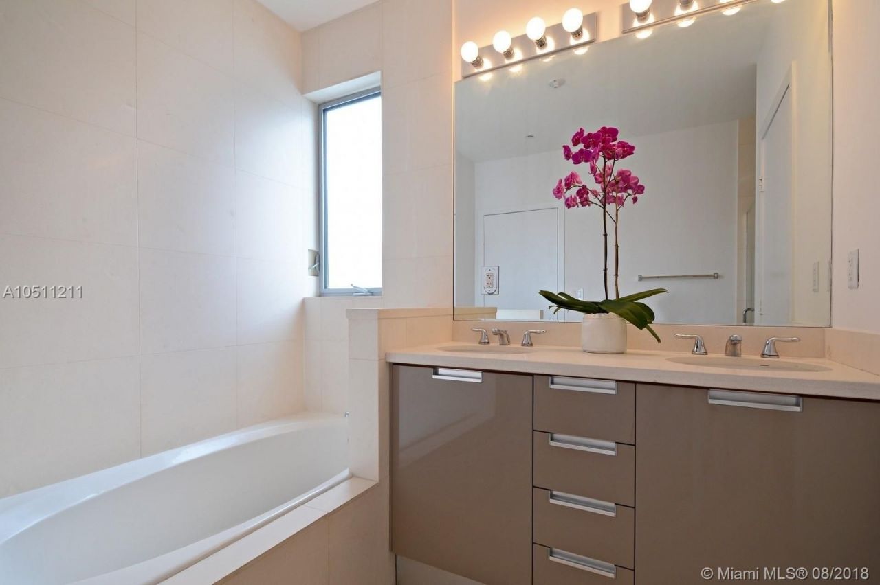 Townhouse in Miami, USA, 230 m² - picture 9